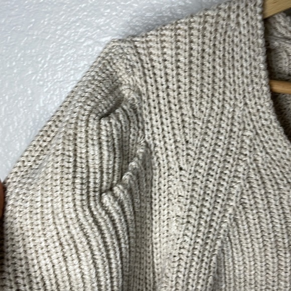 UNIVERSAL THREAD Strong Shoulder Sweater | Beige | Large - Picture 4 of 7